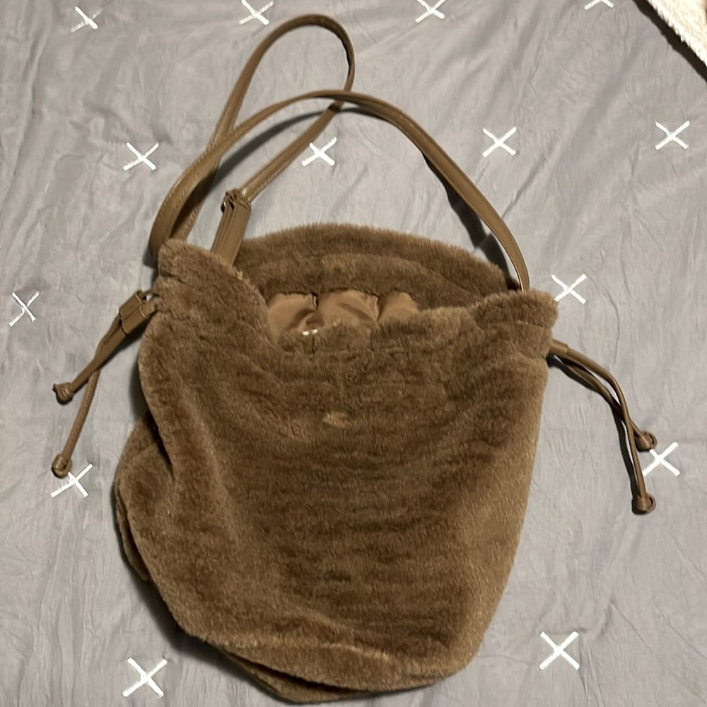 Aerie fuzzy bucket bag
